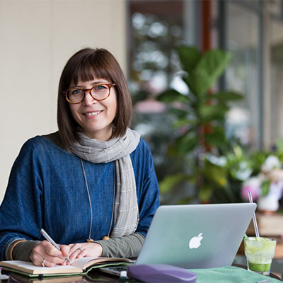 Woman studying at a cafe